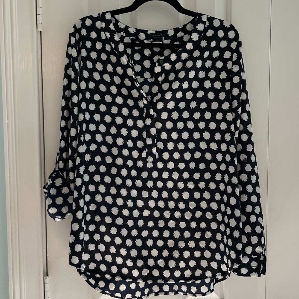 Ann Taylor black and white tunic! Classics piece XL